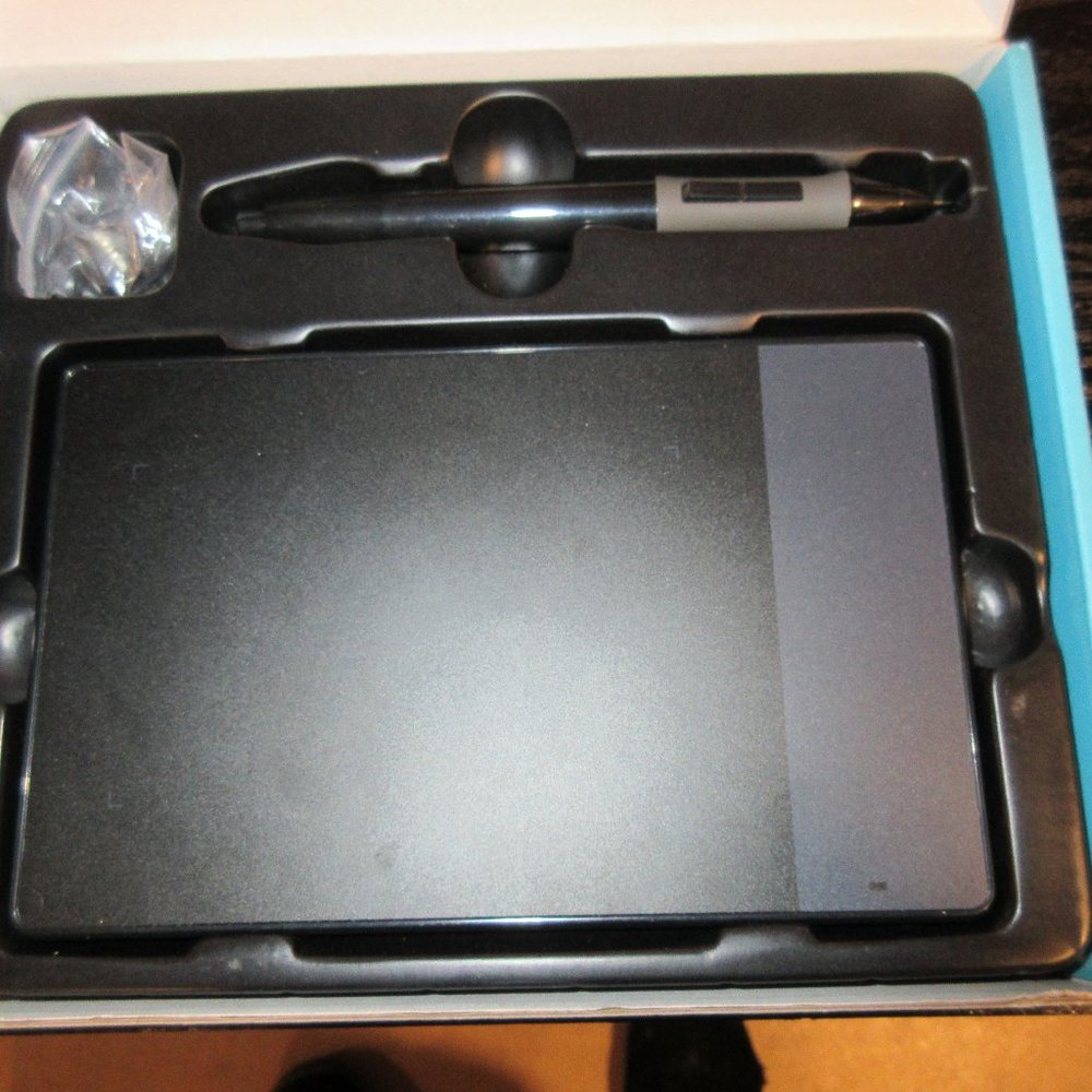Huion 420 USB Pen Tablet